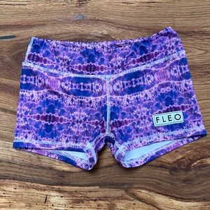FLEO purple the-due shorts size Small. EUC!